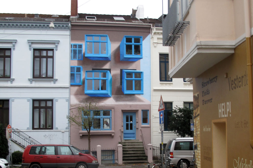 Fassadenbemalung in Bremen "Hervorragende Fenster"